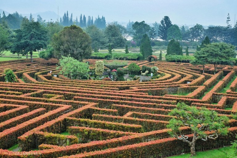 taman-bunga-nusantara